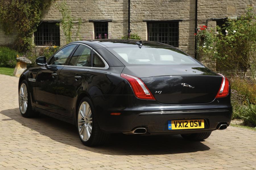  Jaguar XJ 2012 года  (UK) (фото 37 из 121)